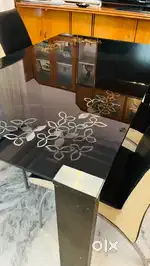 Glas Dining table 6 seater