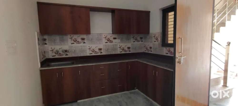 House floor which is leting for rent if anyone looking contact us