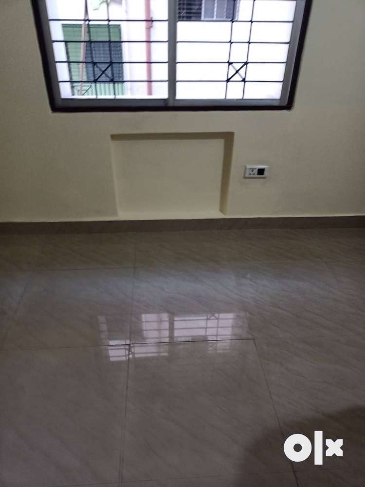 2 bhk flat for rent in Paikpara B T Road.