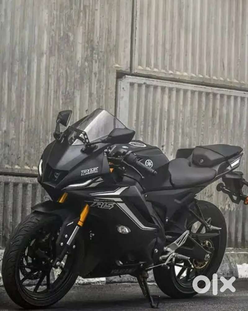 R15 black and silver