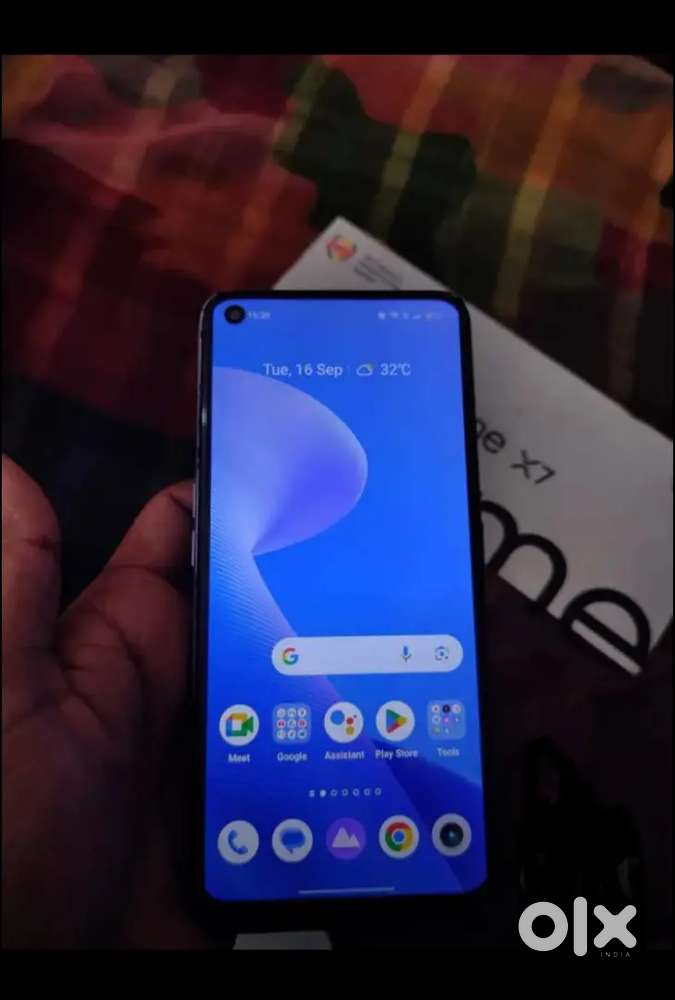 Realme x7 5g 6+6/128 with box and charger