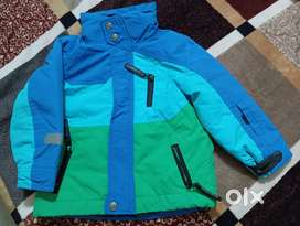 Kids winter snow jacket with hood for 2-4 years