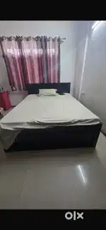 Cot with matters 2numbers 10k each
