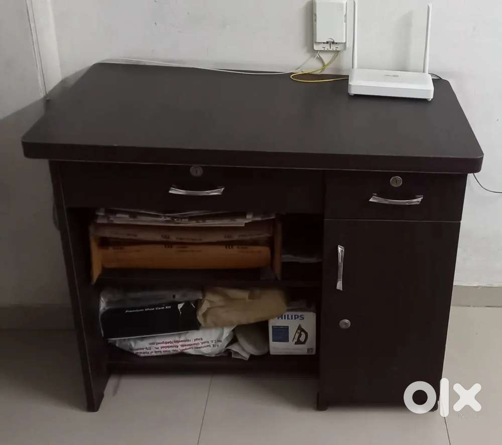 Computer table