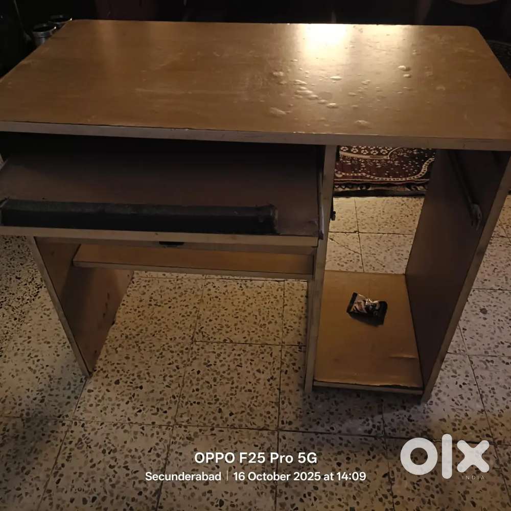 Computer table