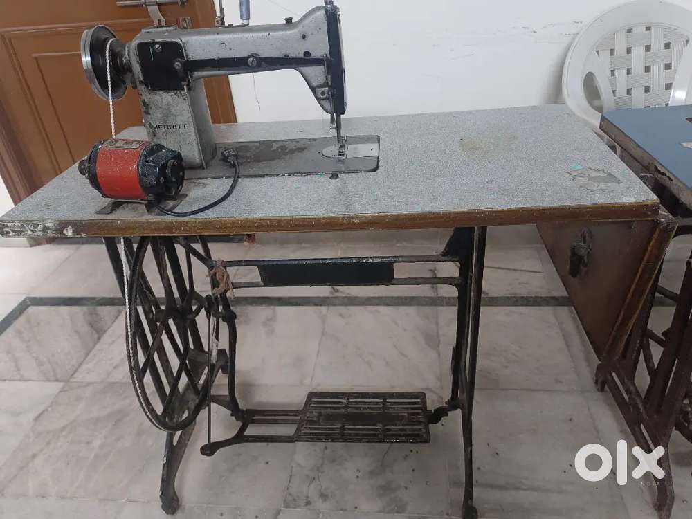 Meritt Singer Sewing Machine with motor