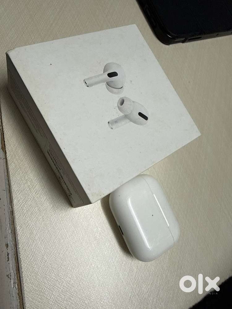 Apple AirPods Pro (1st Gen) – Excellent Condition  With Box & Bill