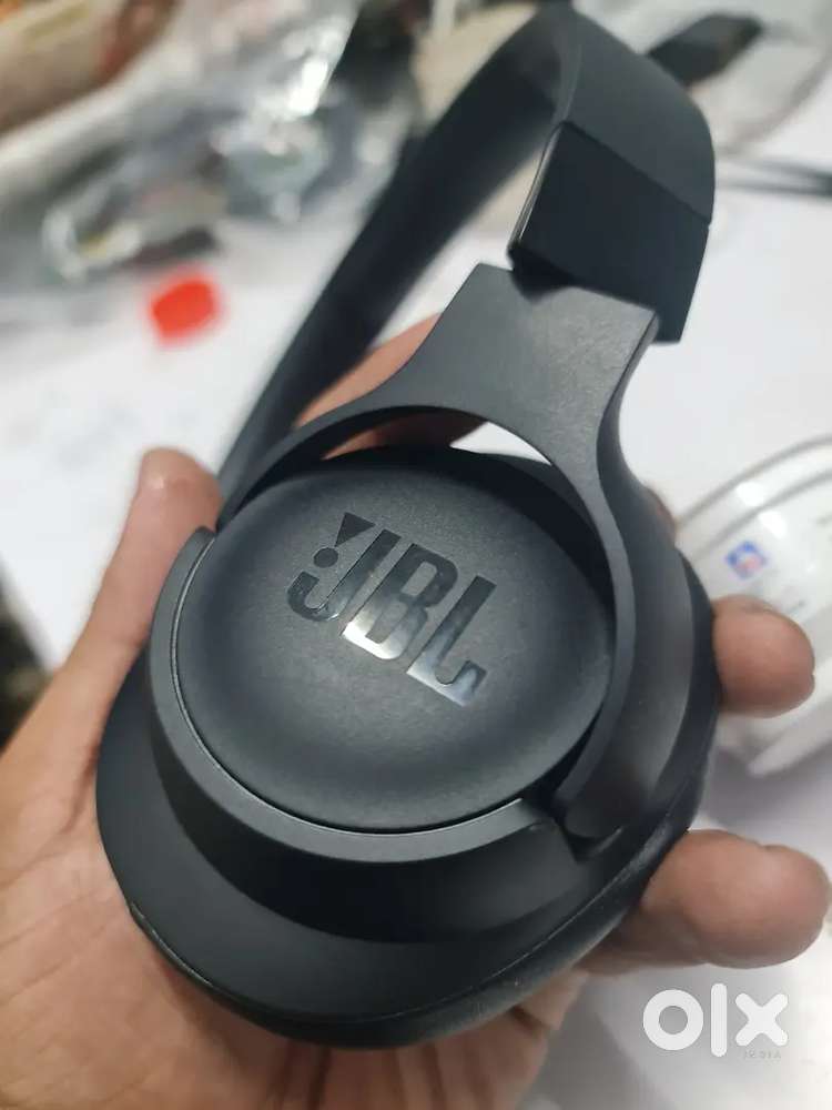 Orignal JBLtune 770nc headphone  70 hours battry backup box and cable