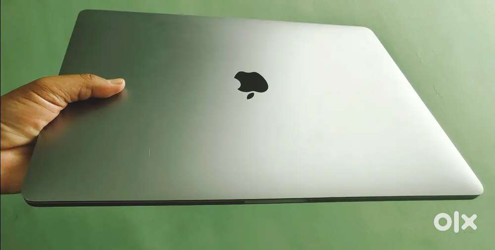 Apple mac2's Macbook Pro - With touch keyboard