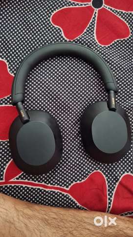 Sony XM5 Headphones