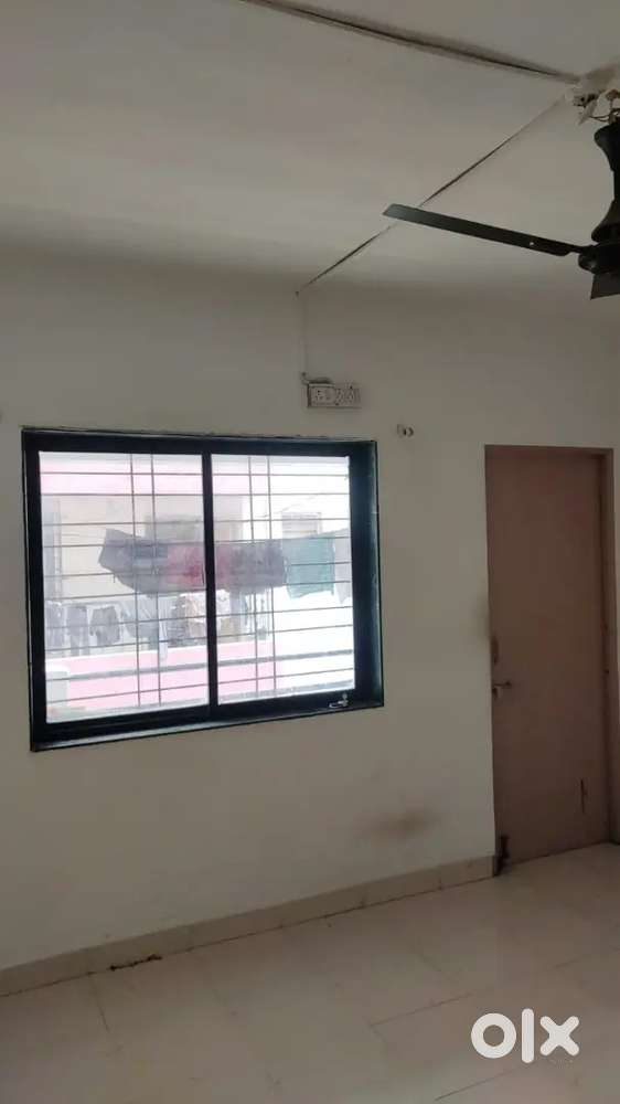 Needs one female roomate for bedroom