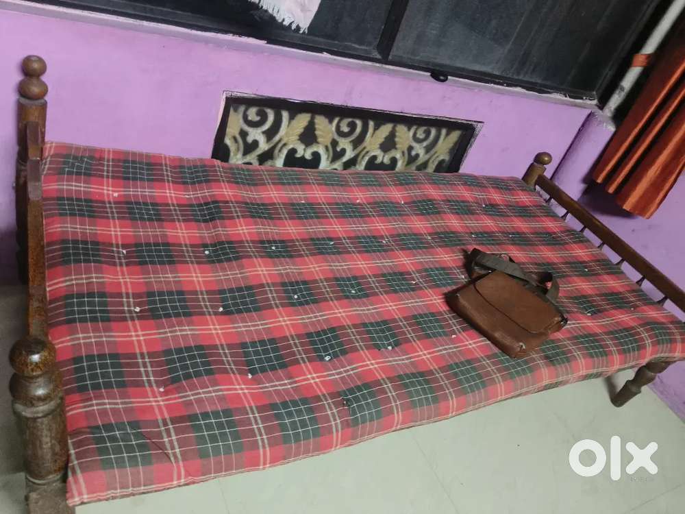 LESS USED HOSTEL MATRESS