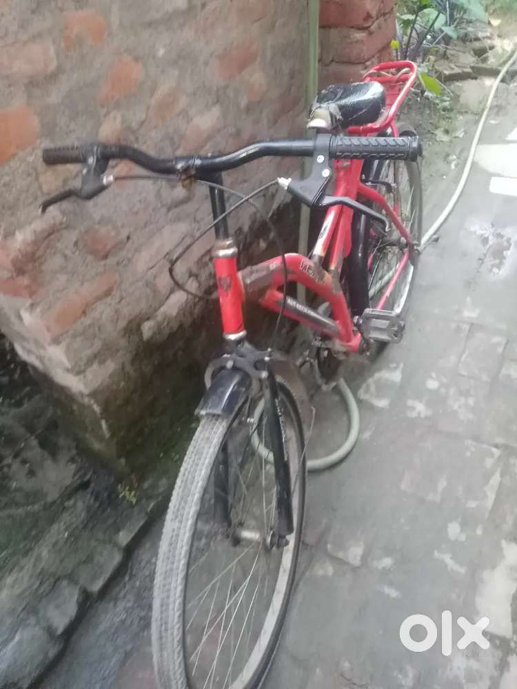 Cycle hai 1000 tak bech raha hoon