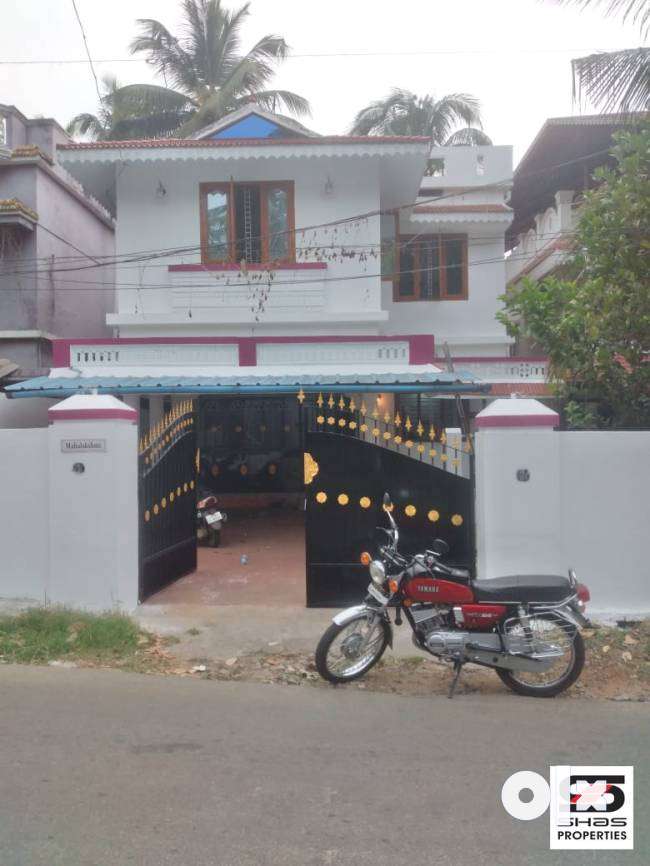 4 BHK house for sale in Nallepilly, Palakkad