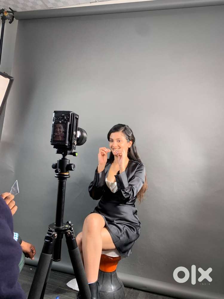 Makeup artist helper job freelancers travel