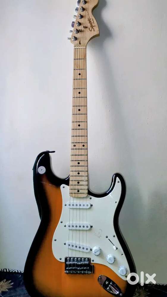 Squier Affinity Startocaster in 2 tone Sunburst)