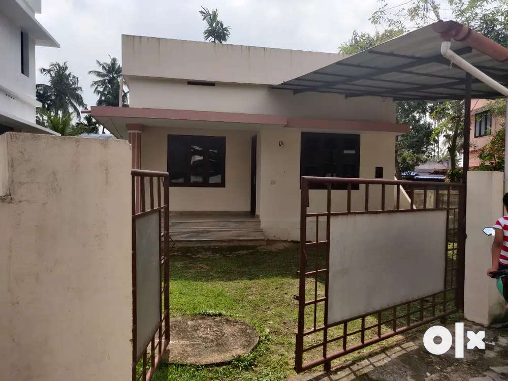 Independent gated house, residential area, Eroor Kopparamb