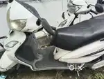 Single hand scooty