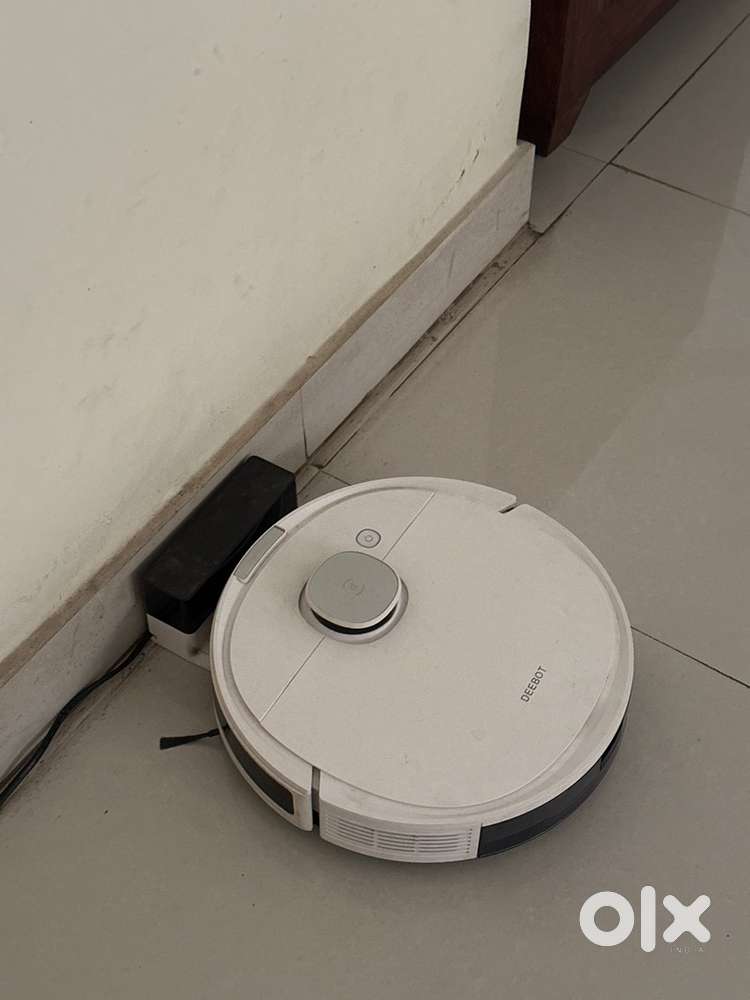 ECOVACS DEEBOT N10 with Original accessories - 1 year Mint condition