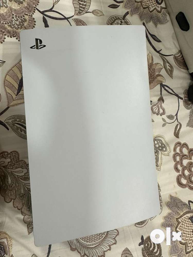 PS5 825 GB STANDARD DISC CONSOLE WITH CONTROLLER
