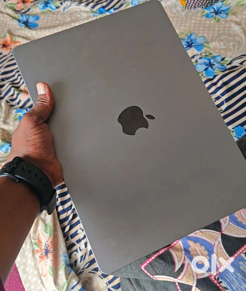 MACBOOK laptop