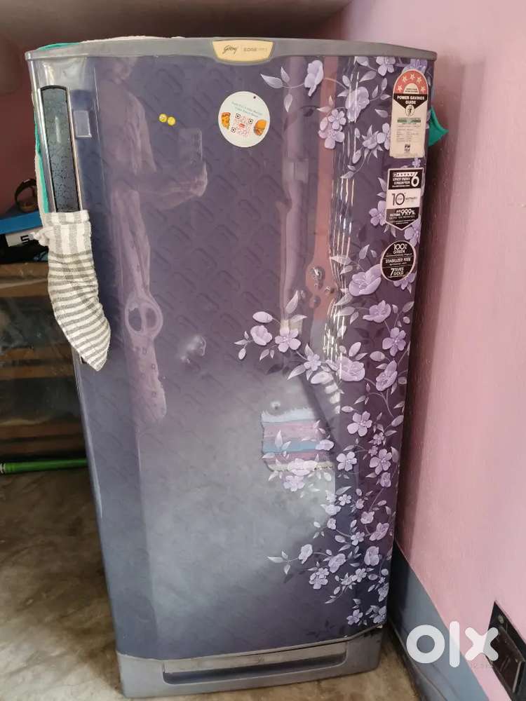 Refrigerator single door