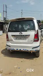 हरगांव लहरपुर रोड नगर पंचायत के सामने