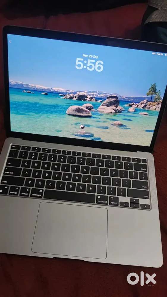 MacBook M1 New in condition no dent no scratches with bill bo