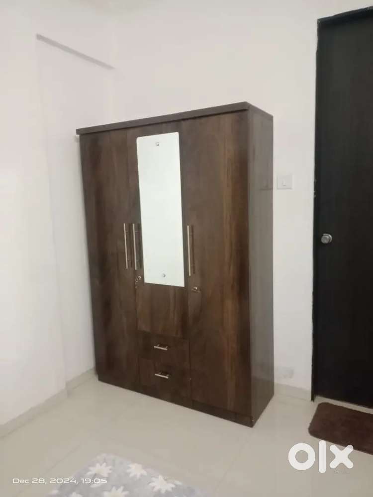 BRAND NEW 3 DOOR WARDROBE
