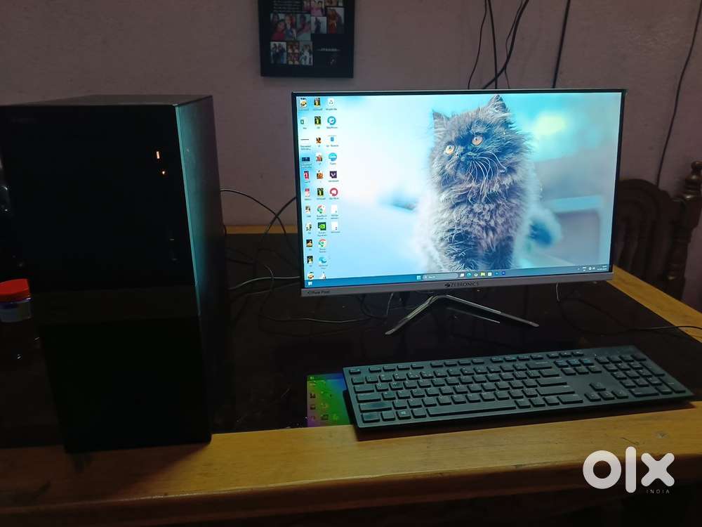 Cpu Monitor keyboard and mouse for sale full kit excellent condition