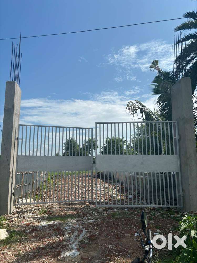 Located near Joka Metro Station on NH 117 with direct access to Thaku