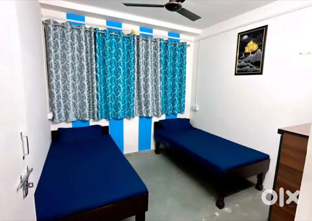 Boy's and girls pg available at Fatehganj