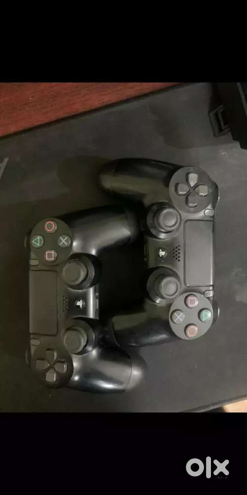 Sony original Ps4 controllers 2 piece
