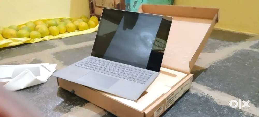 Microsoft Surface Laptop 4 Touchscreeni.511th Gen i5  8GB RAM  256GB