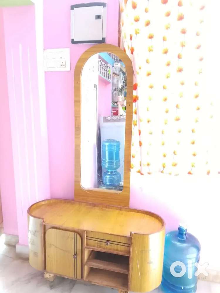 Dressing table