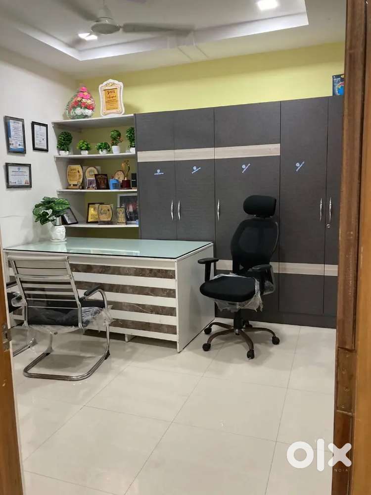 Plug & Play Office Space