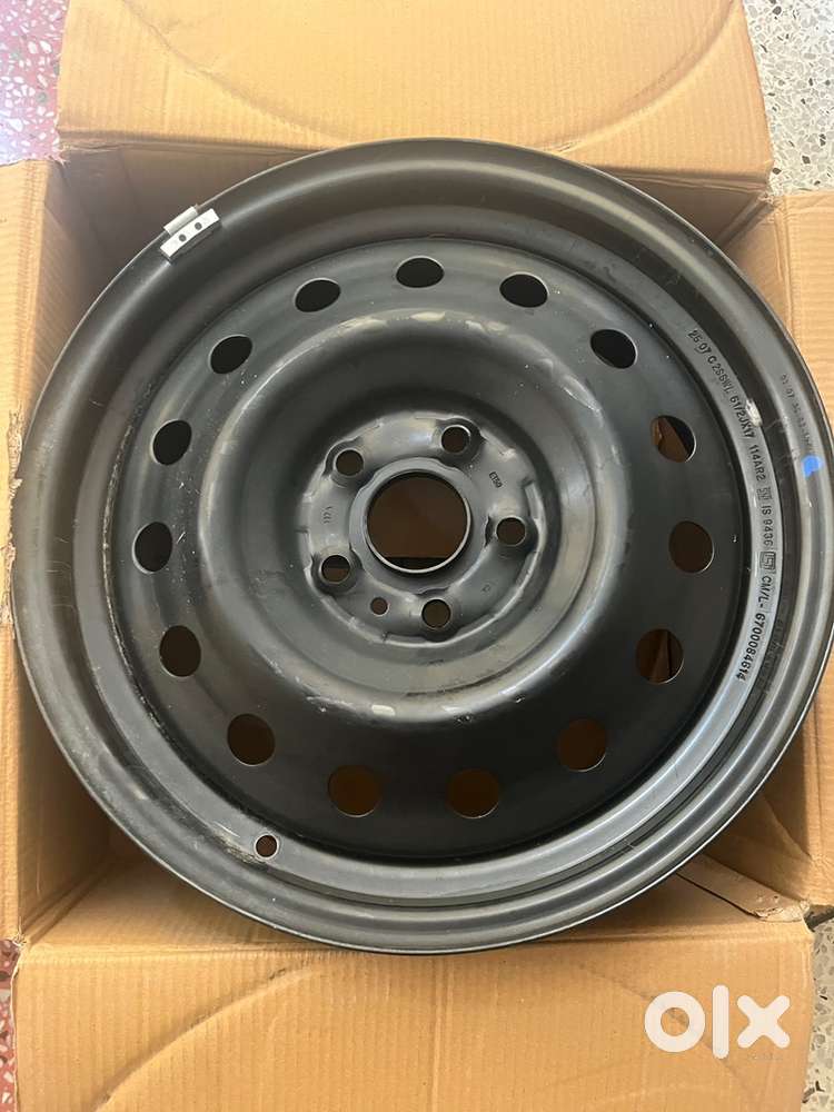 Original Nexa 17’’ rims with cover