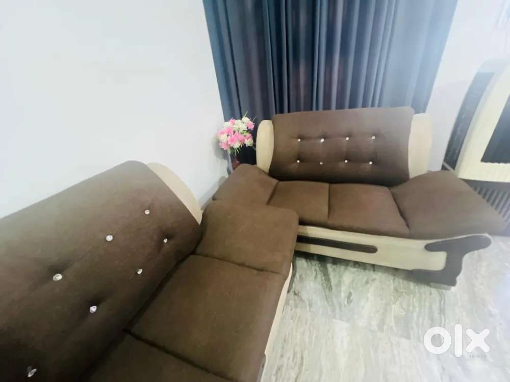 7 seater sofas in good condition without table