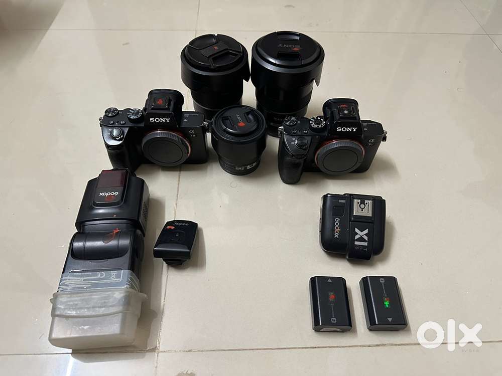 2 sony body 3 lens + trigger + flash + battery