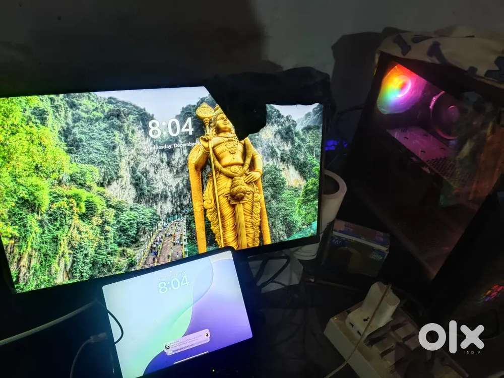 Pc with moniter and iPad pro m1