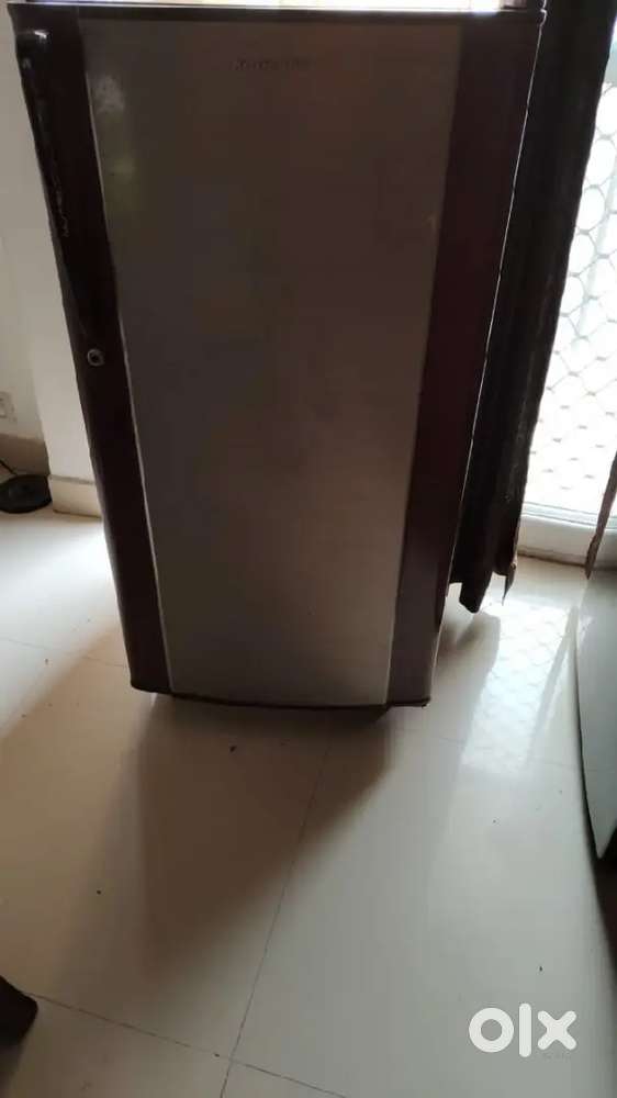 180 Ltr Good Condition Freez with Atand