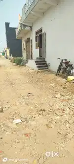 अप्रूव्ड कॉलोनी में प्लॉट ही प्लॉट बसावट के बीचों बीच रजिस्ट्री वाले