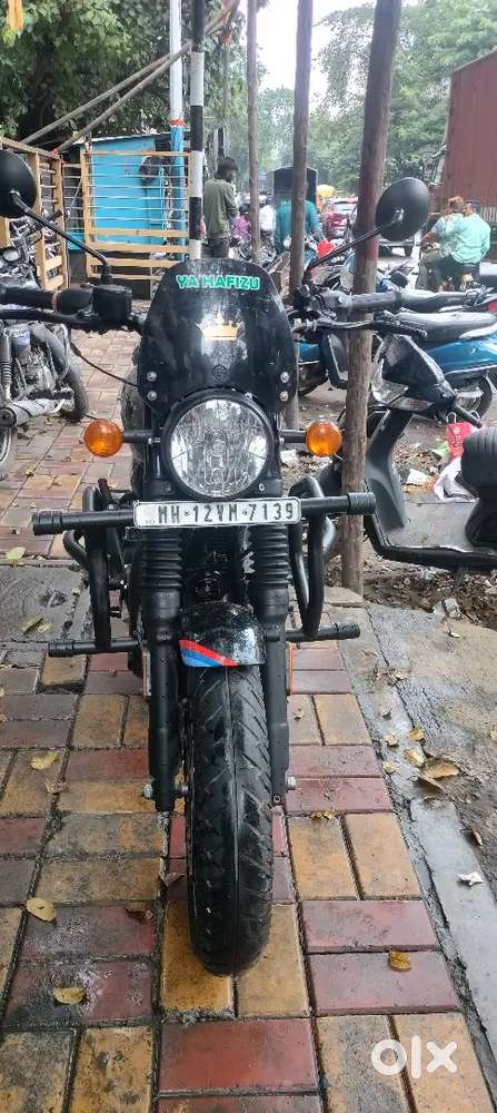 A Royal Enfield Hunter 350 ABS bike is good condition