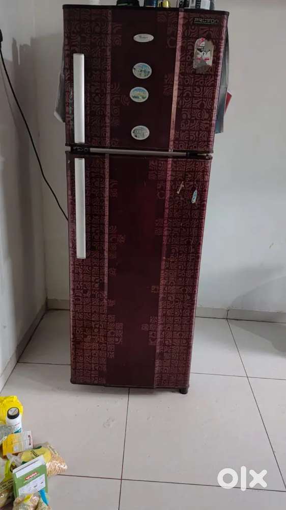 Whirlpool Proton 272 Litter Refrigerator