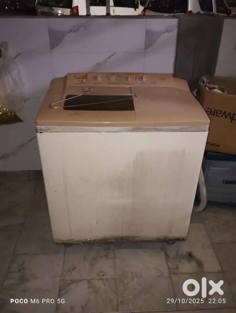 LG SEMI AUTOMATIC 6KG @ Rs 2000