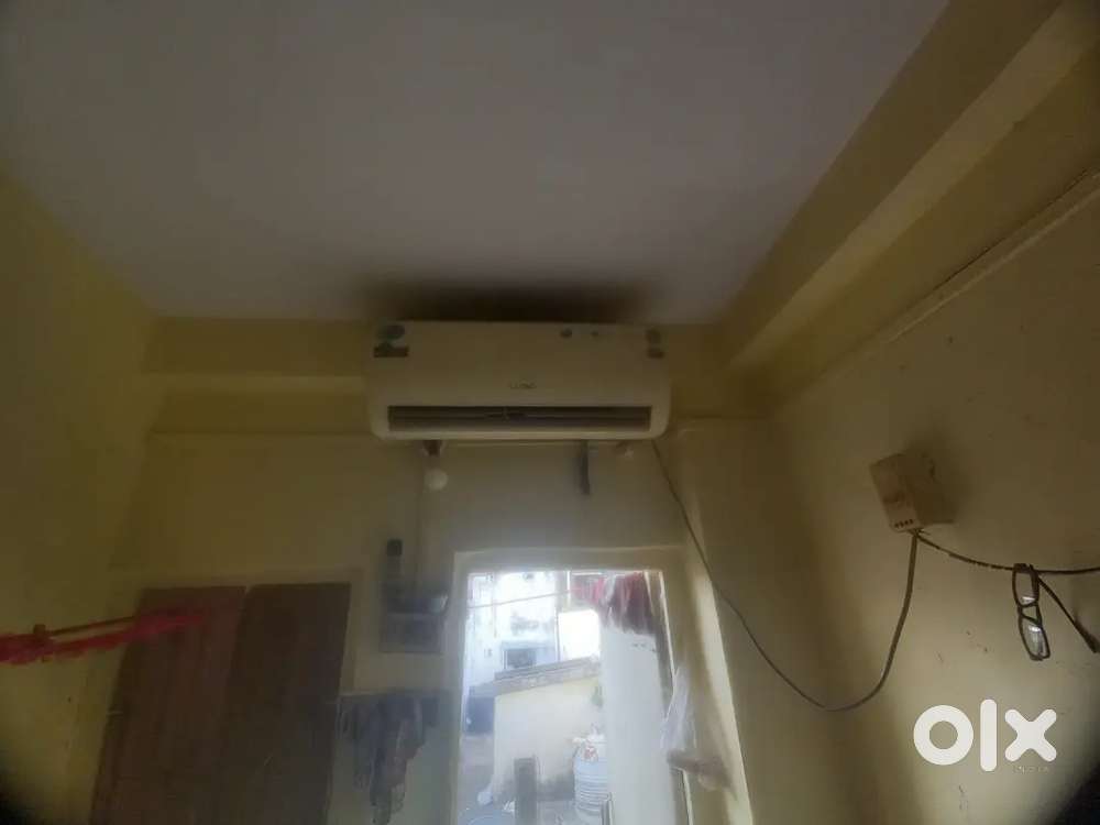 Loyyd AC working condition gas fill karna rahega