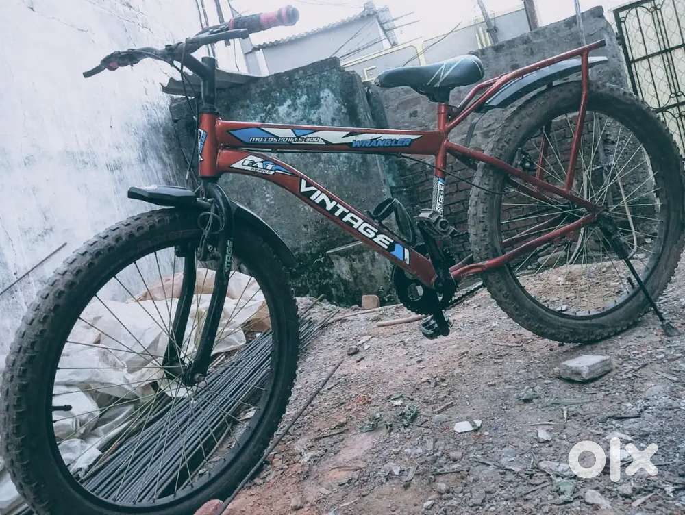 Cycle bechne hai motor tyre