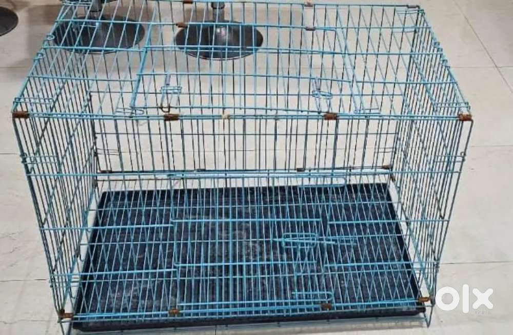 Pet accessories, kennel in excellent condition.Selling at a fair price