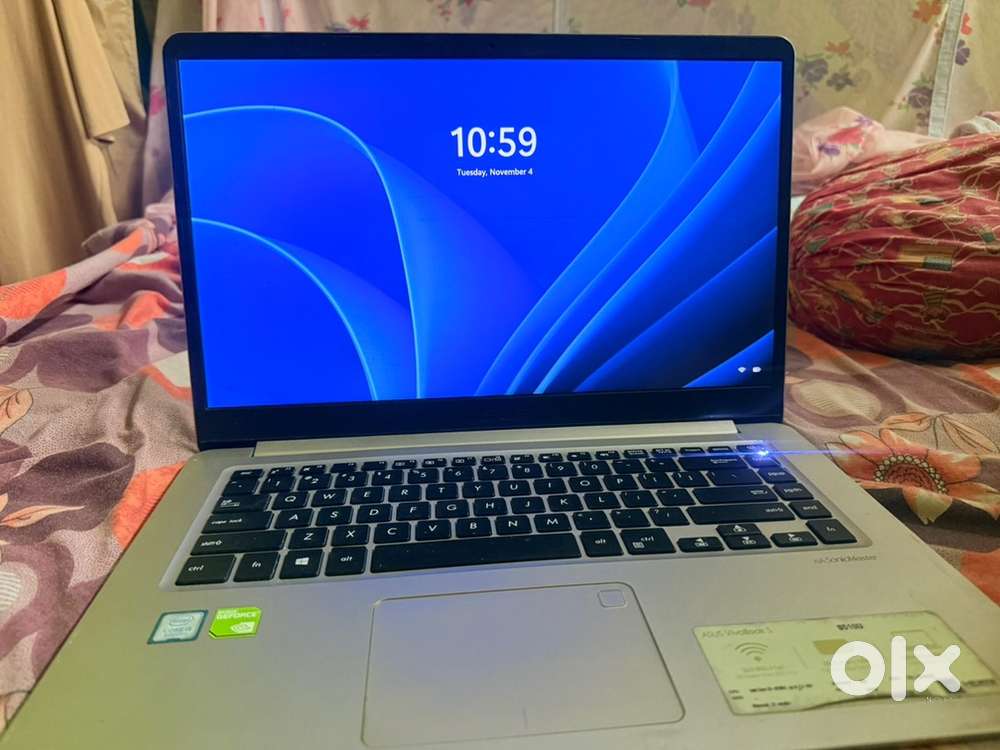 Asus, vivo book 14 i5 256 SSD