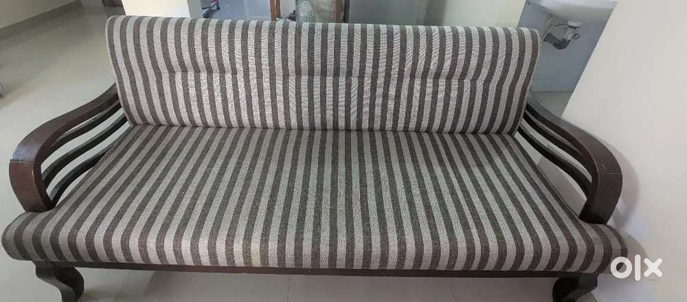 5 seater comfortable Wooden sofa set with centre table